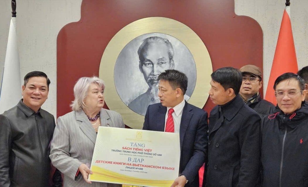 NXBGDVN thăm Saint Petersburg: Chuyến thăm tăng cường hợp tác giáo dục Việt Nam - Liên bang Nga - Ảnh 3.
