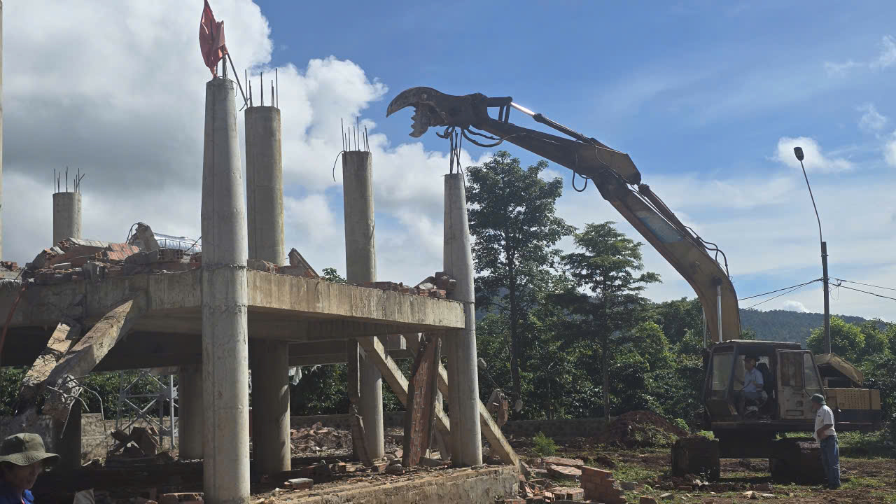 Gia Lai tháo dỡ nhà rông bê tông hơn 9,4 tỷ đồng ở Chư Đăng Ya- Ảnh 2. Gia Lai tháo dỡ nhà rông bê tông hơn 9,4 tỷ đồng ở Chư Đăng Ya- Ảnh 2.