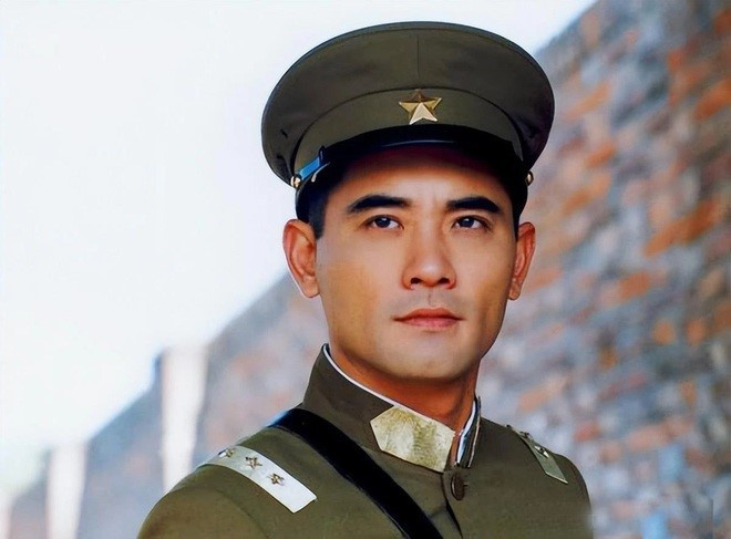 Mỹ nam có khuôn mặt "đẹp như tượng tạc" bỏ phố về quê chăn vịt sau nhiều sóng gió - Ảnh 1.