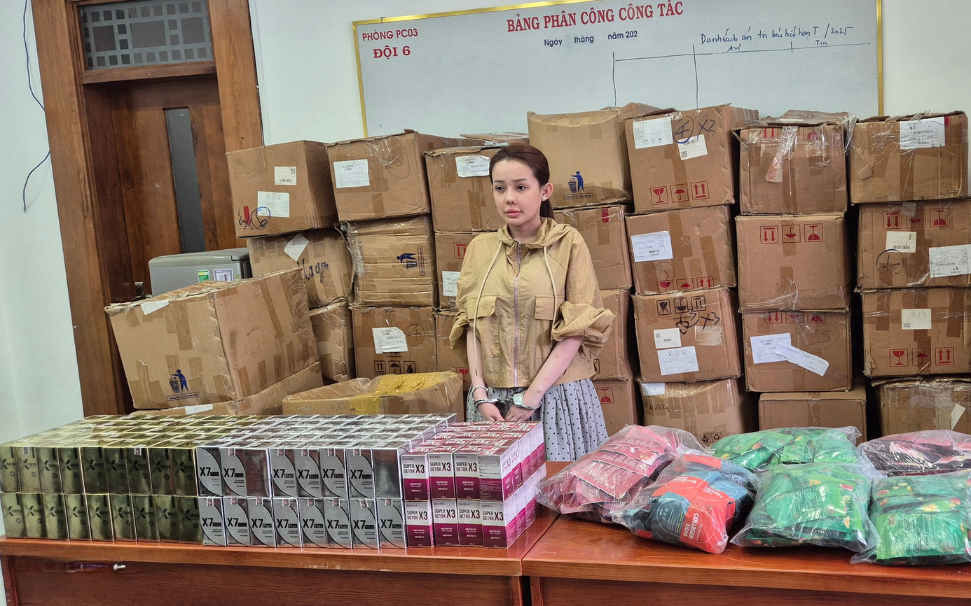 Triệt phá đường dây sản xuất nước hoa giả lớn nhất từ trước đến nay tại Tp.HCM- Ảnh 4. Triệt phá đường dây sản xuất nước hoa giả lớn nhất từ trước đến nay tại Tp.HCM- Ảnh 4.
