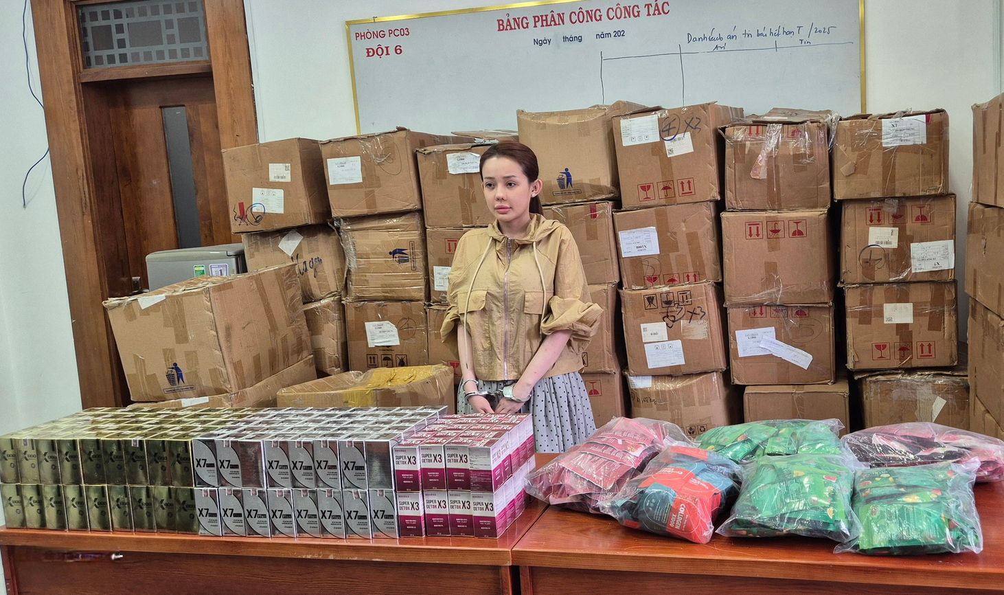 Ngân 98 không hợp tác, la hét khi được triệu tập, làm việc với công an- Ảnh 1. Ngân 98 không hợp tác, la hét khi được triệu tập, làm việc với công an- Ảnh 1.