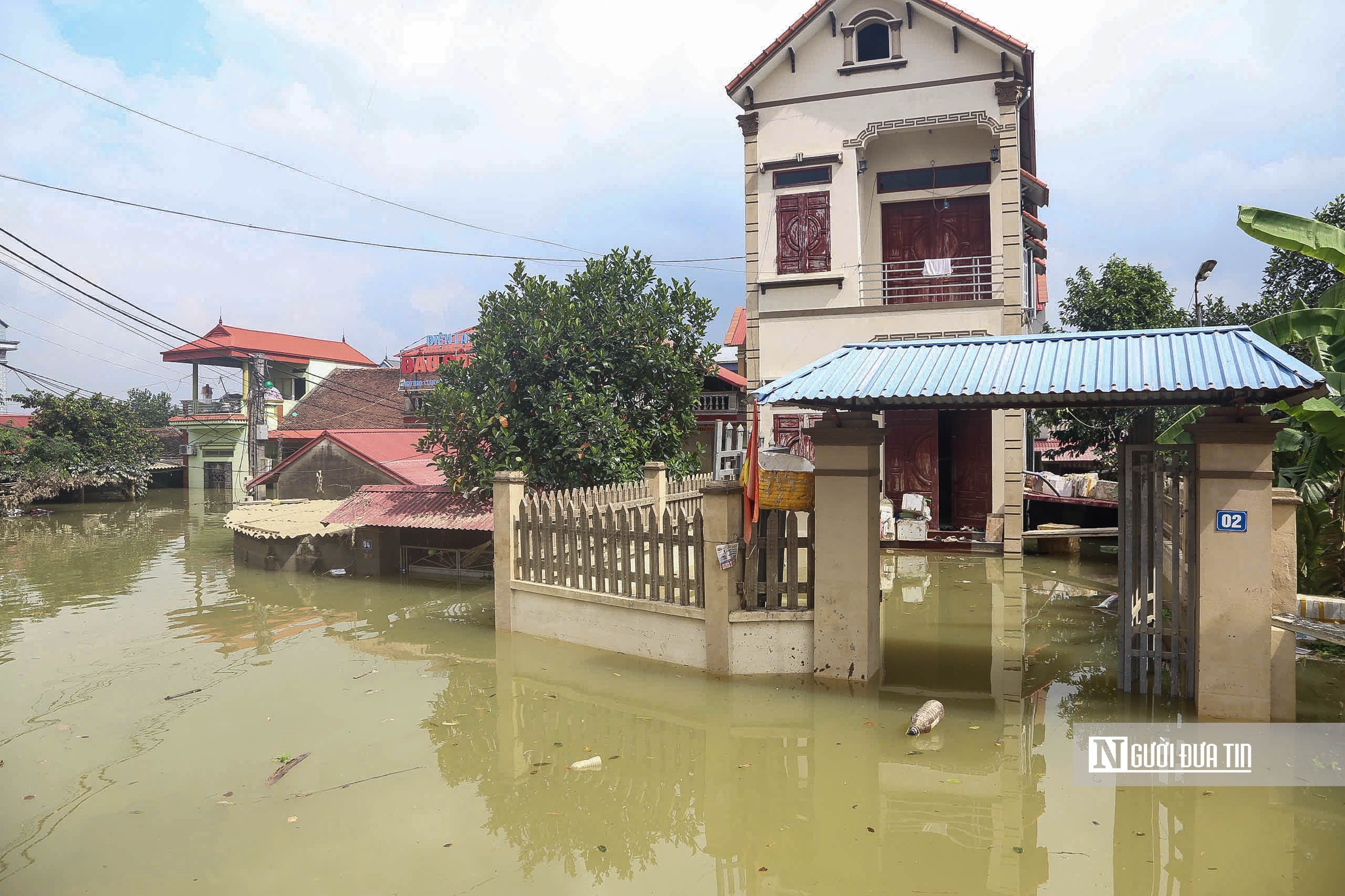 Ngoại thành Hà Nội vẫn chìm trong "biển nước"- Ảnh 7.