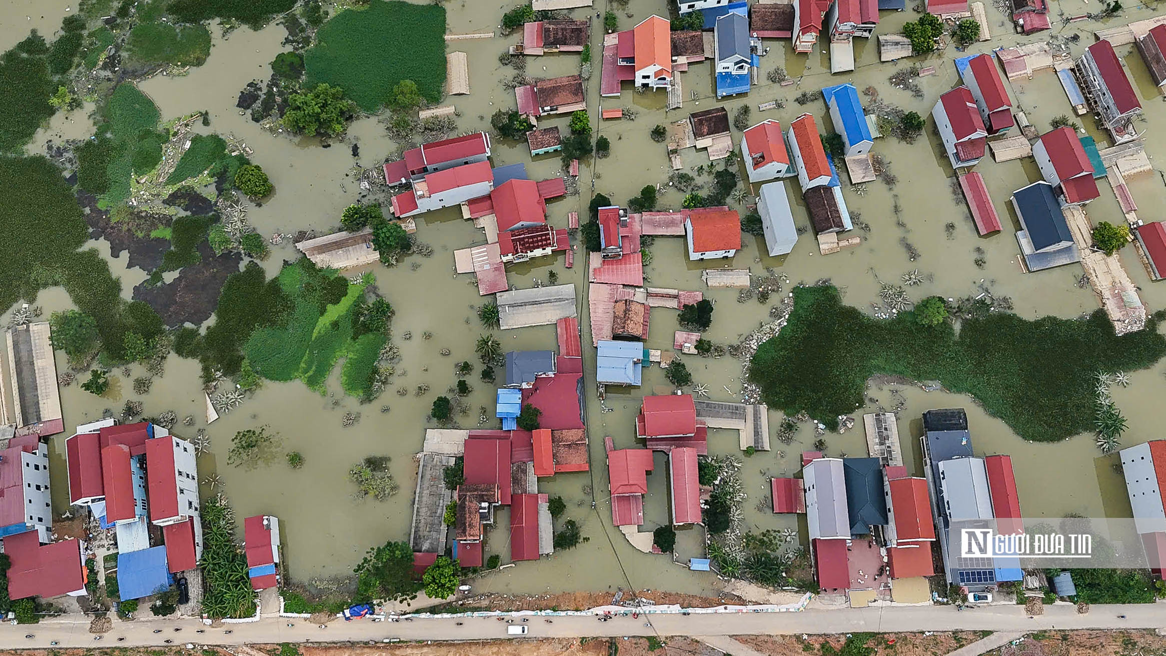 Ngoại thành Hà Nội vẫn chìm trong "biển nước"- Ảnh 2.