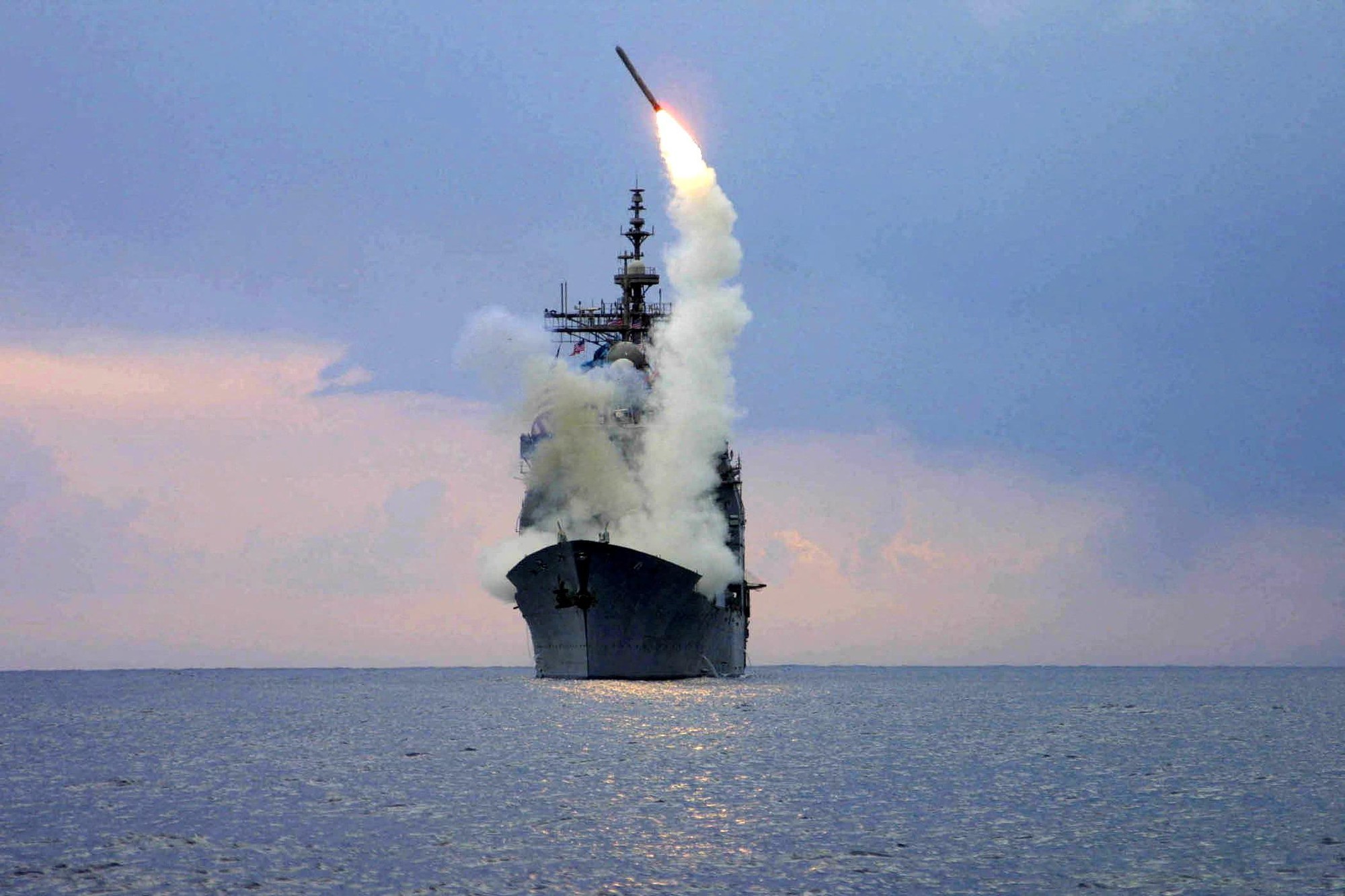Tổng thống Donald Trump cân nhắc cung cấp tên lửa Tomahawk cho Ukraine - Ảnh 1.