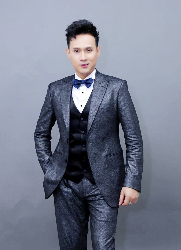 Nam ca sĩ U50 lên chức Viện phó, sợ lấy vợ, một trong những "đại gia ngầm" của Vbiz - Ảnh 1.