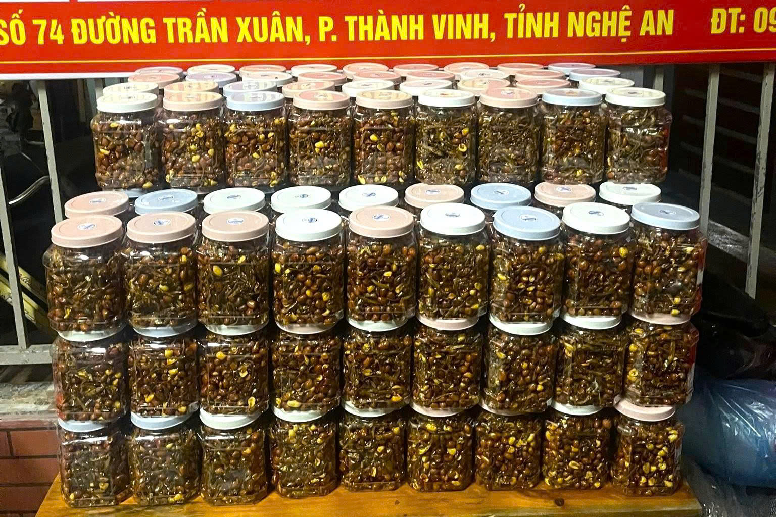 Người dân xứ Nghệ thức đêm 'đỏ lửa' nấu bánh chưng gửi ra vùng lũ phía Bắc - Ảnh 13.