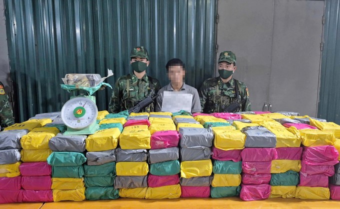 Khẩn trương giám định gần 500kg nghi ma túy bị bắt quả tang ở cửa khẩu Cha Lo- Ảnh 3. Khẩn trương giám định gần 500kg nghi ma túy bị bắt quả tang ở cửa khẩu Cha Lo- Ảnh 3.