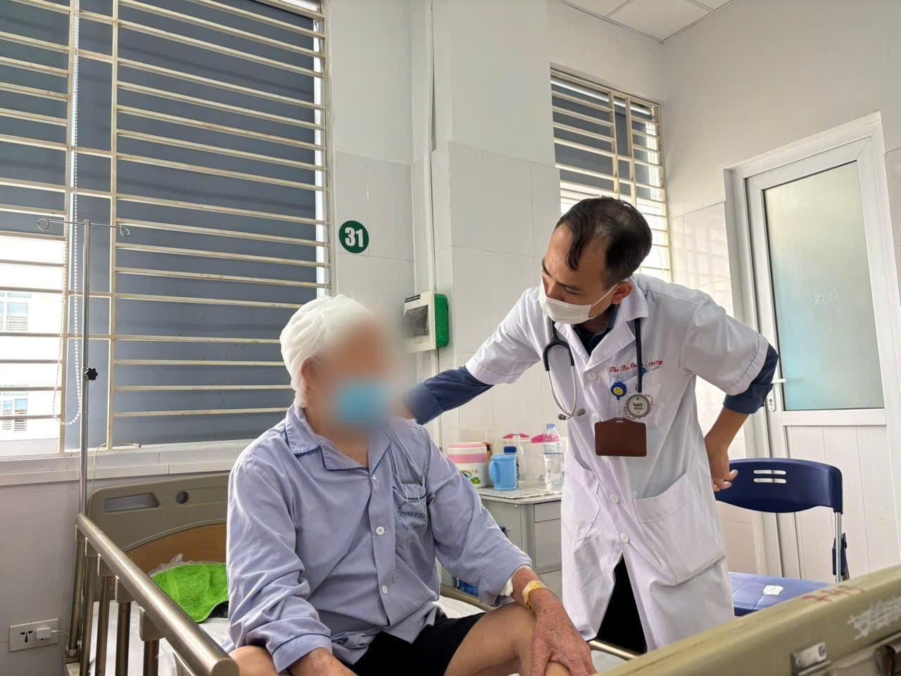Tin lời “chữa mẹo”, cụ ông 88 tuổi rơi vào cơn nguy kịch- Ảnh 2. Tin lời “chữa mẹo”, cụ ông 88 tuổi rơi vào cơn nguy kịch- Ảnh 2.