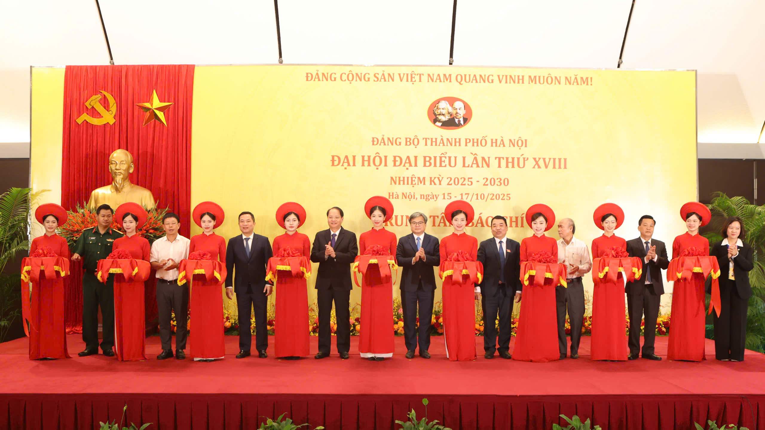 hai trương Trung tâm báo chí phục vụ Đại hội Đảng bộ Hà Nội - Ảnh 2.