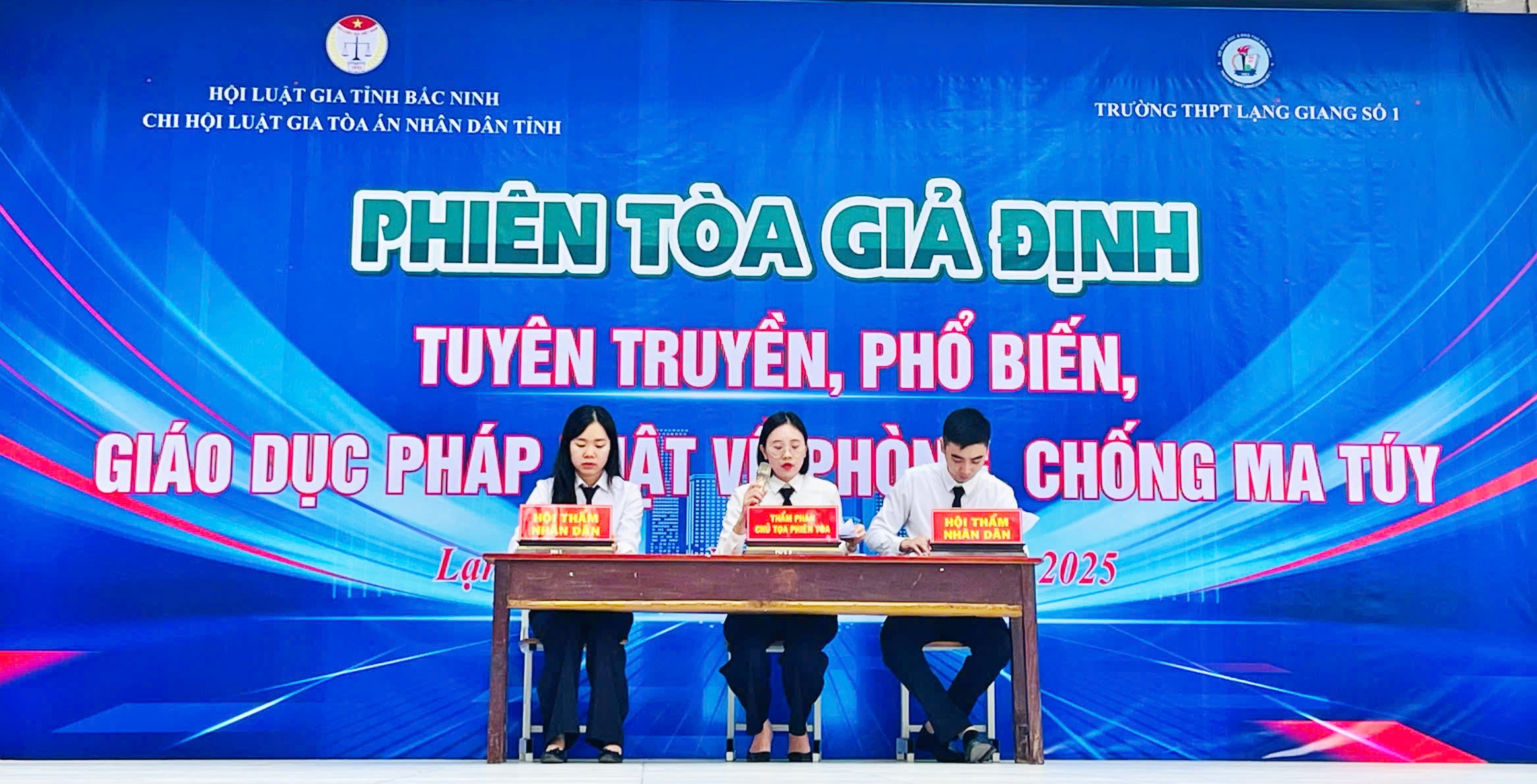 Hội Luật gia tỉnh Bắc Ninh phối hợp tuyên truyền pháp luật cho 1.900 học sinh - Ảnh 1.