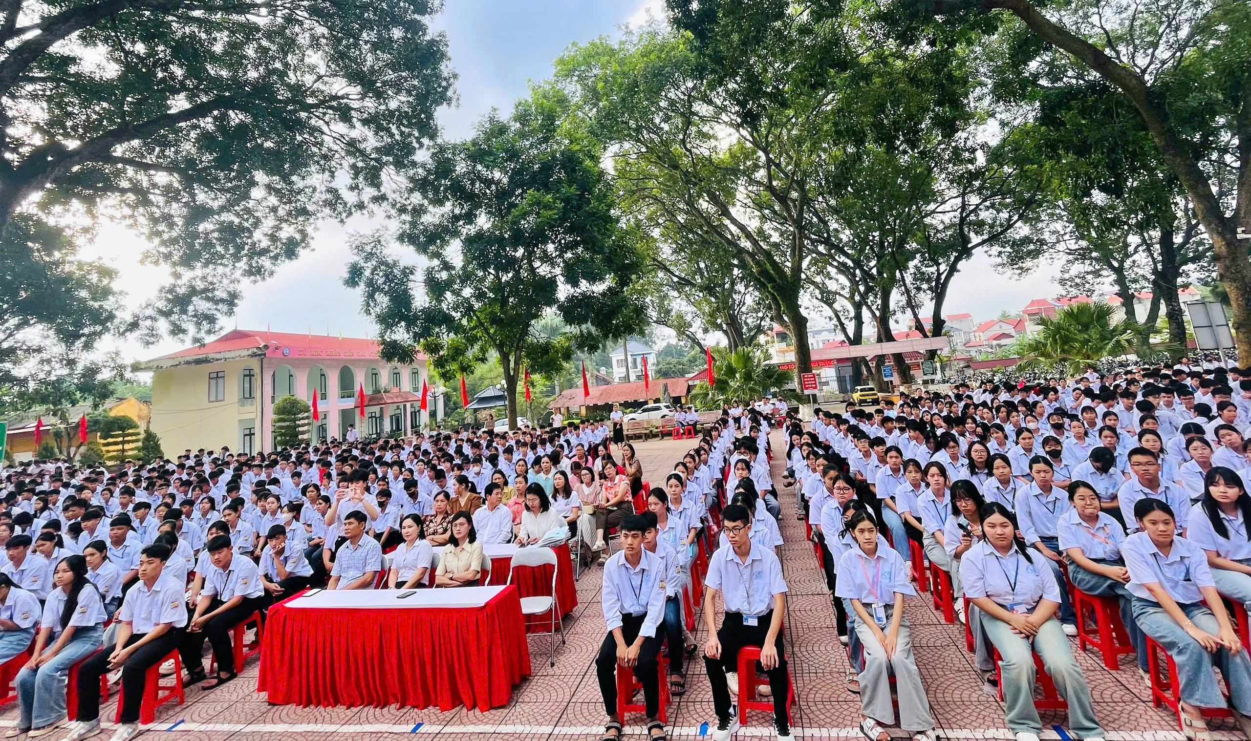Hội Luật gia tỉnh Bắc Ninh phối hợp tuyên truyền pháp luật cho 1.900 học sinh - Ảnh 5.