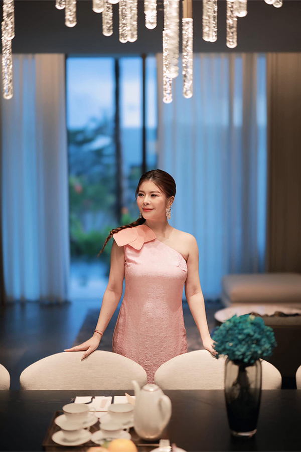 Style đời thường nữ tính trẻ trung của NSƯT Kim Oanh - Ảnh 5. Nữ diễn viên "Sóng ở đáy sông" bất ngờ thông báo rời Ban Văn nghệ VTV ở tuổi U50 - Ảnh 3.