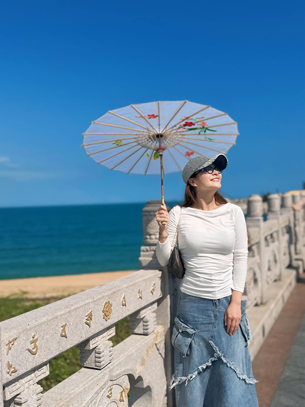 Style đời thường nữ tính trẻ trung của NSƯT Kim Oanh - Ảnh 7. Nữ diễn viên "Sóng ở đáy sông" bất ngờ thông báo rời Ban Văn nghệ VTV ở tuổi U50 - Ảnh 10.