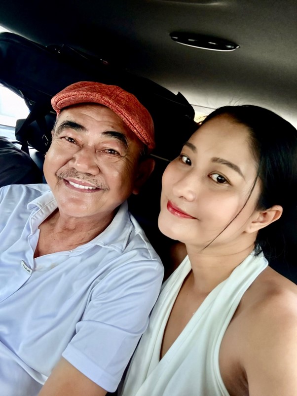 Bạn gái kém 36 tuổi phủ nhận tin đồn chia tay NSND Việt Anh - Ảnh 2.