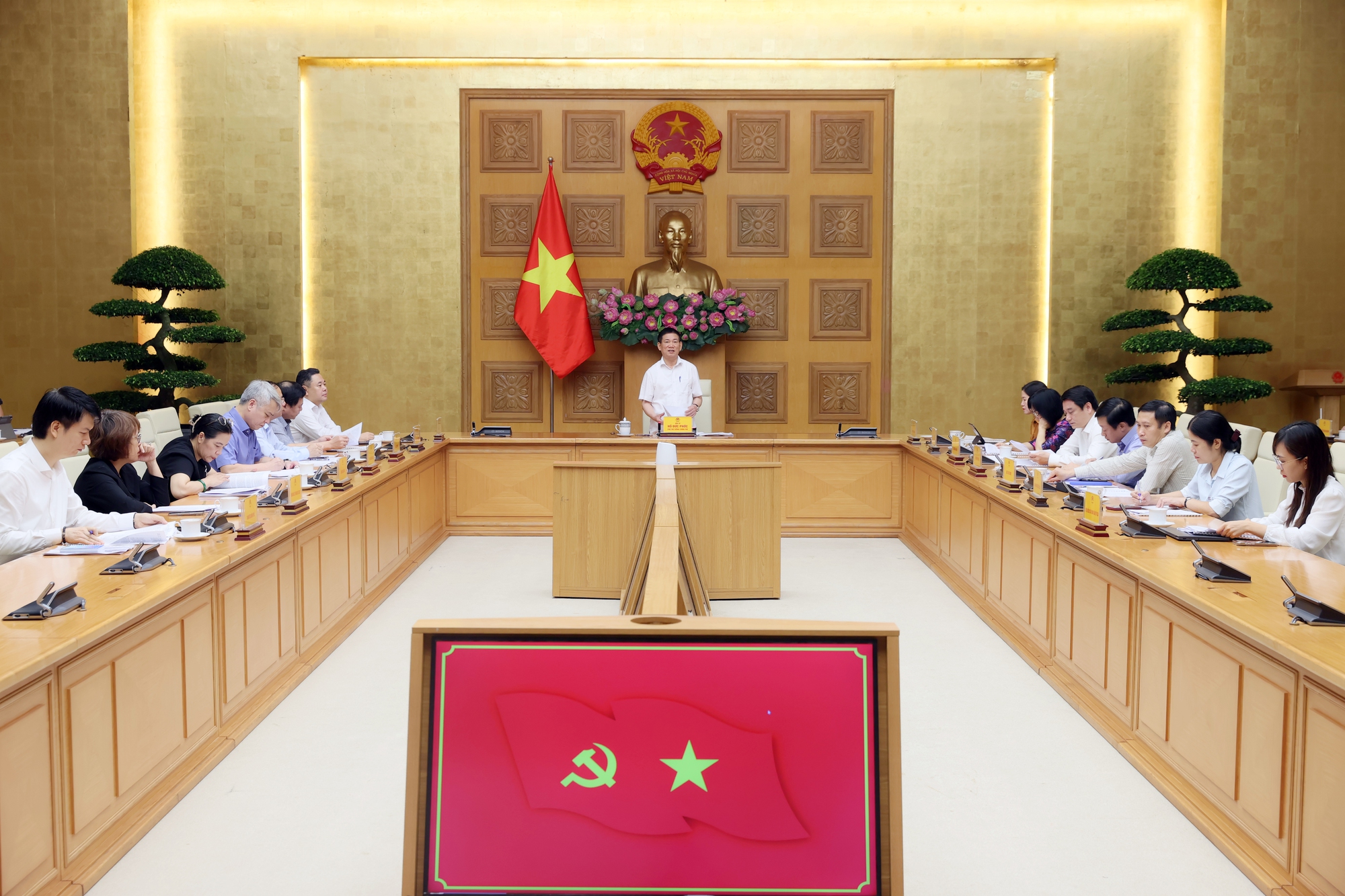Tập trung chống rửa tiền trong giao dịch trên sàn bất động sản, sàn tiền ảo - Ảnh 2.