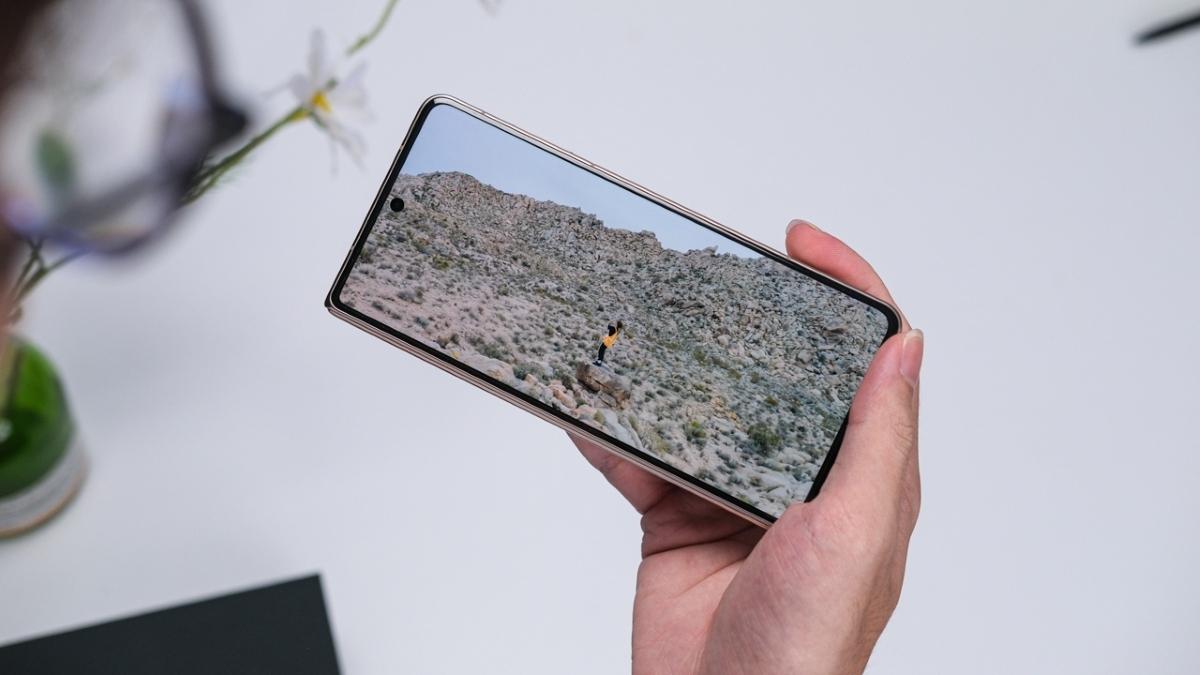 Review điện thoại Honor: Đối thủ mới khiến người dùng bất ngờ- Ảnh 2. Review điện thoại Honor: Đối thủ mới khiến người dùng bất ngờ- Ảnh 2.