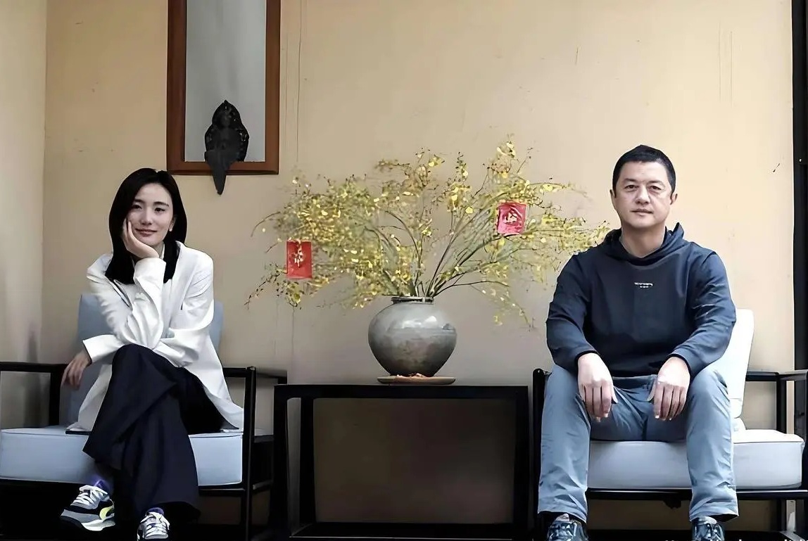 Động thái bất ngờ của Lý Á Bằng sau khi tuyên bố ly hôn vợ kém 19 tuổi- Ảnh 3. Động thái bất ngờ của Lý Á Bằng sau khi tuyên bố ly hôn vợ kém 19 tuổi- Ảnh 3.