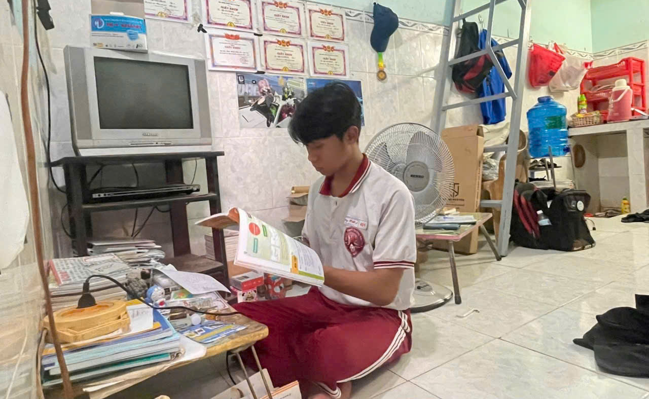 Người lao động "bên lề" giấc mơ an cư - Kỳ 2: Có mái ấm để về là tuổi trẻ gắn với nỗi lo trả nợ- Ảnh 1. Người lao động "bên lề" giấc mơ an cư - Kỳ 2: Có mái ấm để về là tuổi trẻ gắn với nỗi lo trả nợ- Ảnh 1.