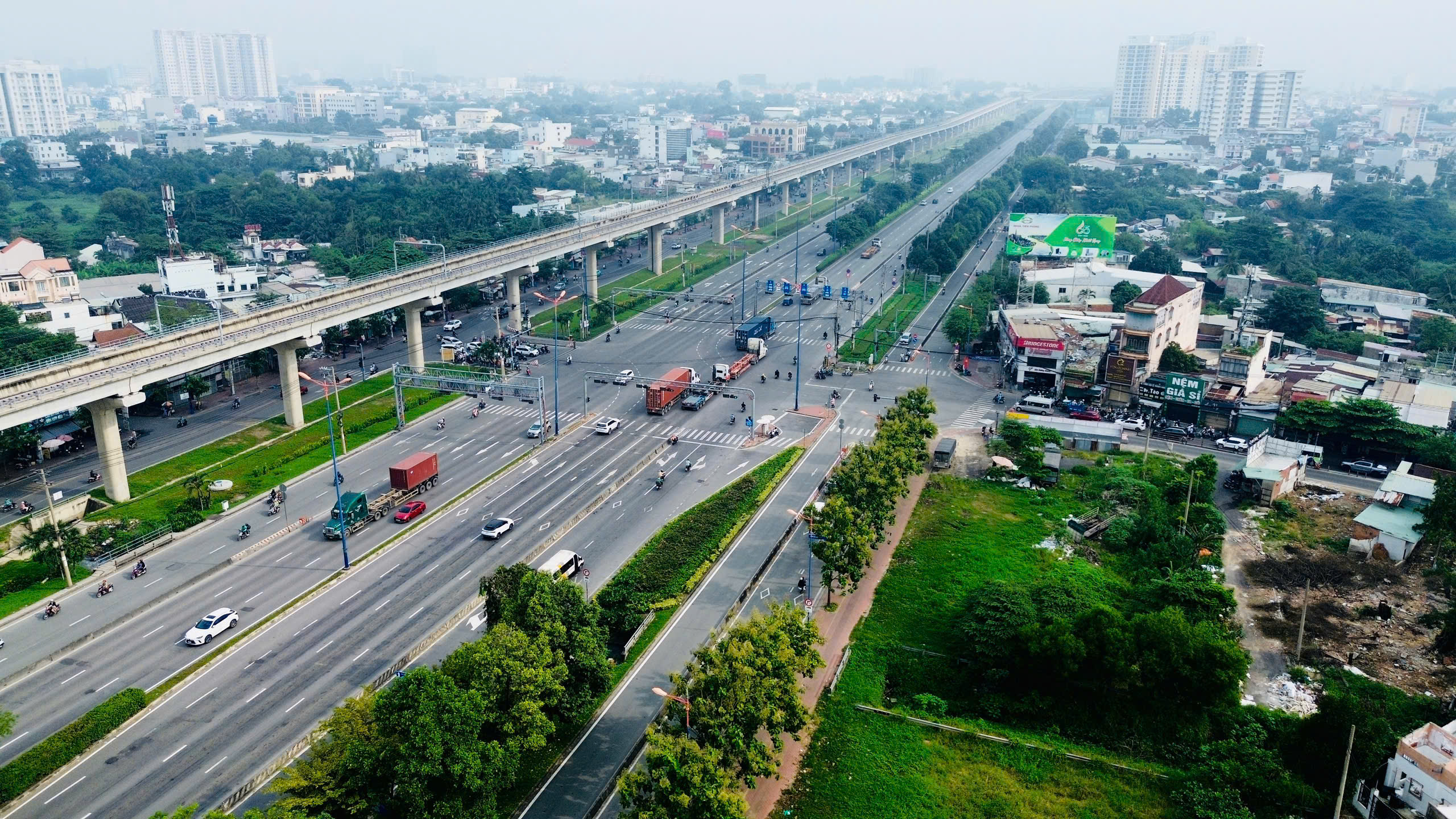 Cận cảnh nút giao thông phức tạp tại Xa Lộ Hà Nội được giải quyết - Ảnh 8.