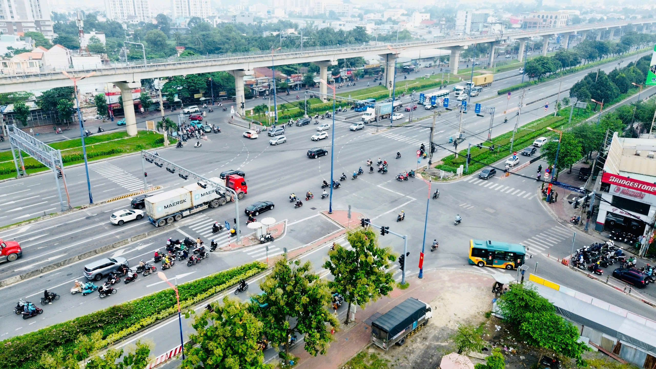 Cận cảnh nút giao thông phức tạp tại Xa Lộ Hà Nội được giải quyết - Ảnh 12.