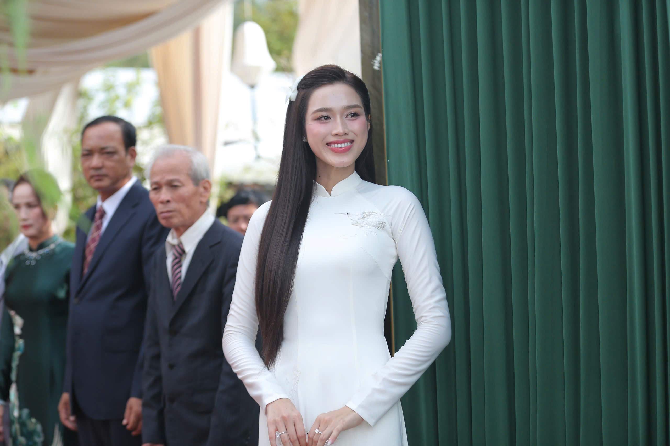 Hình ảnh đám hỏi của hoa hậu Đỗ Thị Hà và thiếu gia tập đoàn Sơn Hải - Ảnh 3.
