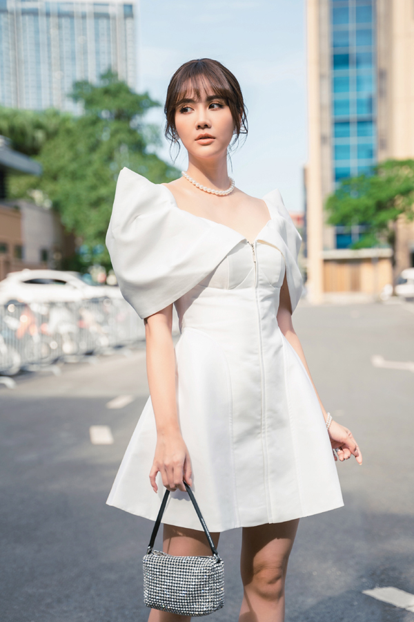 Nhan sắc cực sexy của Phan Minh Huyền sau kết phim - Ảnh 8. Mỹ nhân Vbiz: U40 làm mẹ đơn thân, sở hữu khối tài sản khủng, đang gây tranh cãi trong "Cách em một milimet" - Ảnh 11.