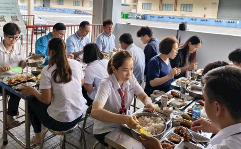 Bản tin 17/10: Sẽ dành khoảng 6.000 tỷ đồng để chăm lo Tết cho người lao động - Ảnh 1.
