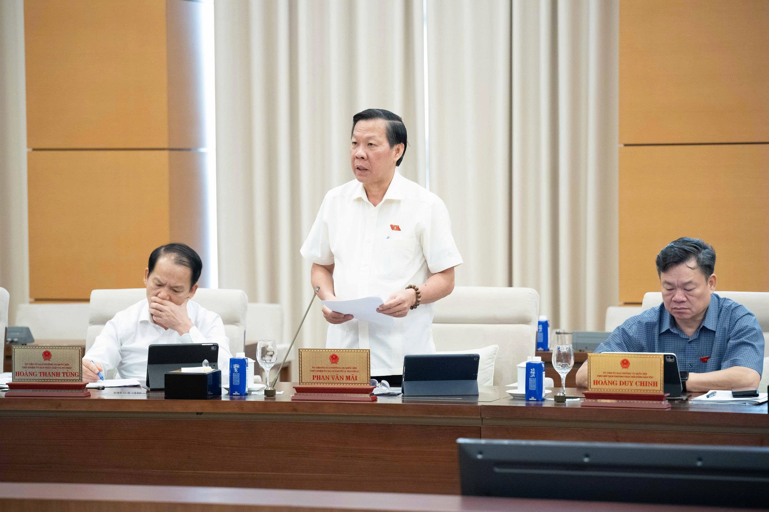 Đề xuất cấm đầu tư kinh doanh thuốc lá điện tử, thuốc lá nung nóng - Ảnh 2.