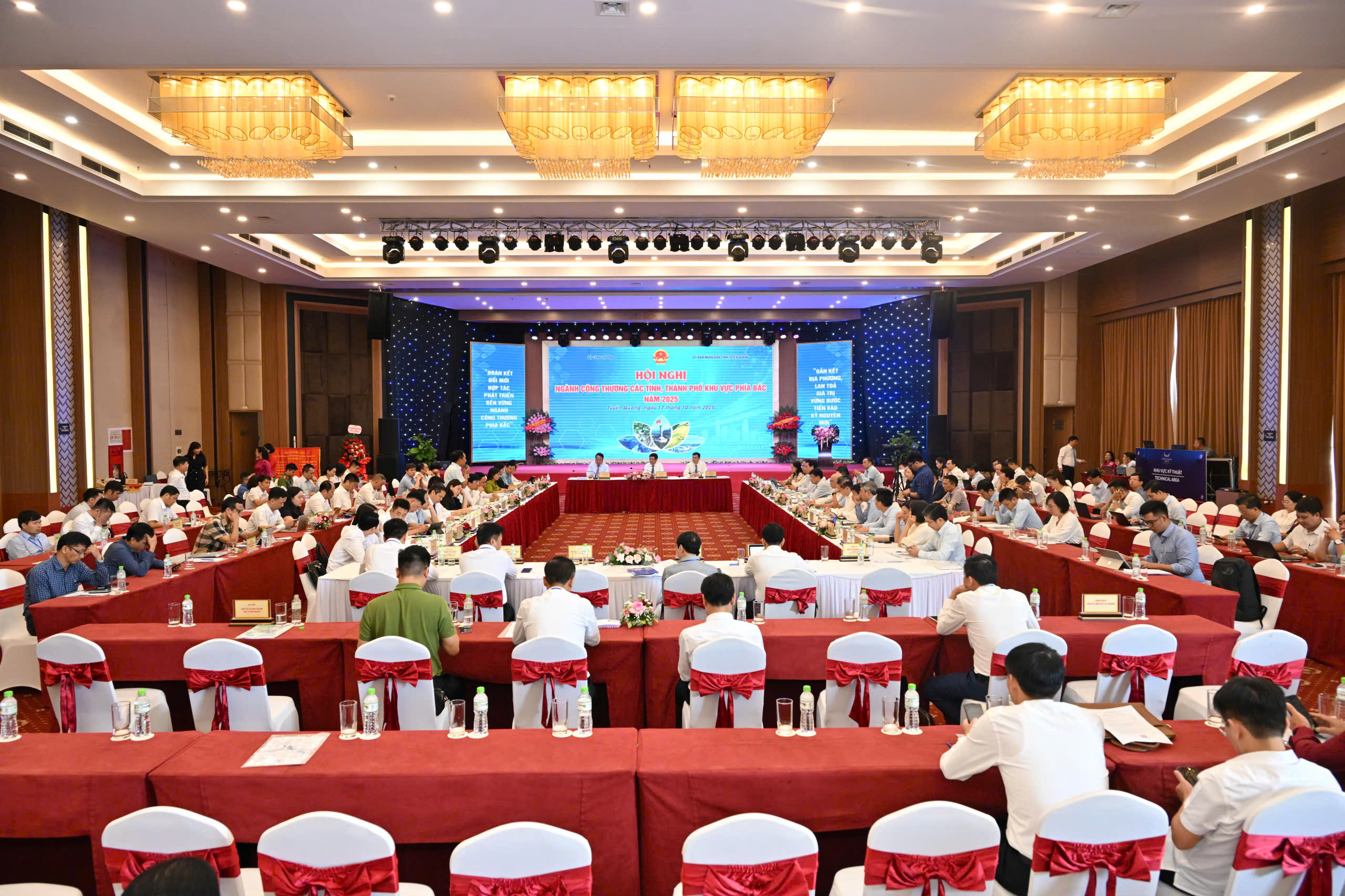Nhiều địa phương "kêu khó" vì hạ tầng năng lượng chưa đồng bộ - Ảnh 3.