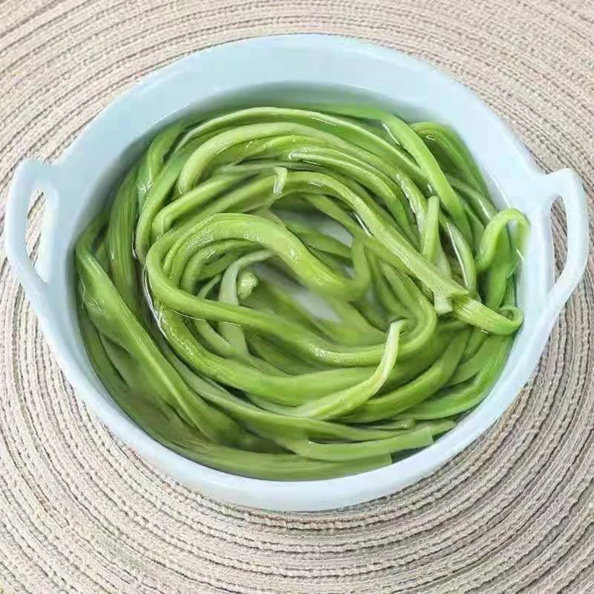 Loại rau trông như "nắm cỏ", xưa rẻ bèo nay lên tầm đặc sản giá nửa triệu/kg - Ảnh 1.