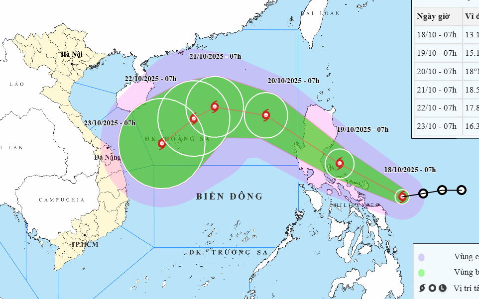 Bão số 12 di chuyển nhanh vào Biển Đông, đột ngột ngoặt hướng - Ảnh 2.