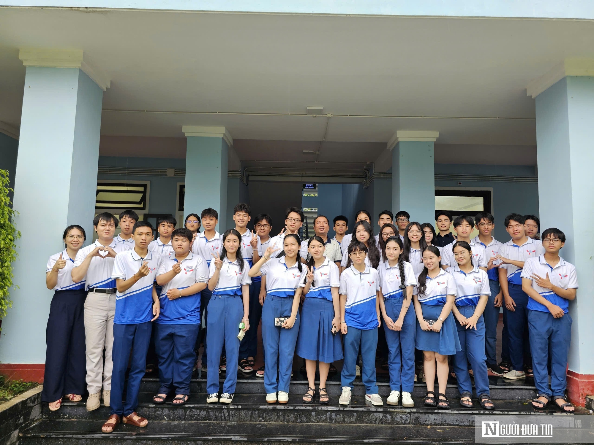 Những nụ cười tươi như hoa của các cụ bà neo đơn khi nhận quà 20/10- Ảnh 14.