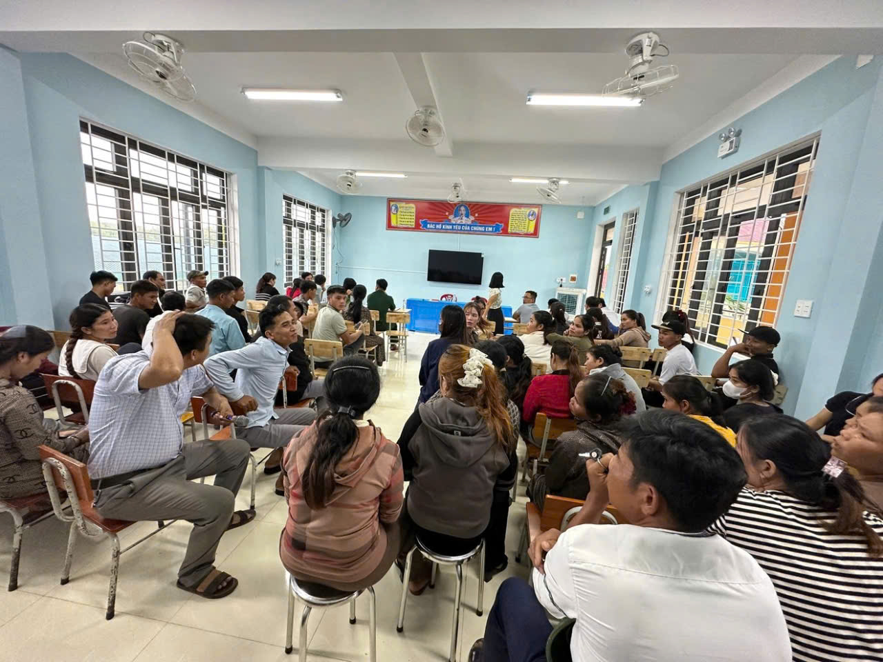 Vụ 40 học sinh ngộ độc: Nữ hiệu phó không được quản lý bếp ăn bán trú- Ảnh 2. Vụ 40 học sinh ngộ độc: Nữ hiệu phó không được quản lý bếp ăn bán trú- Ảnh 2.