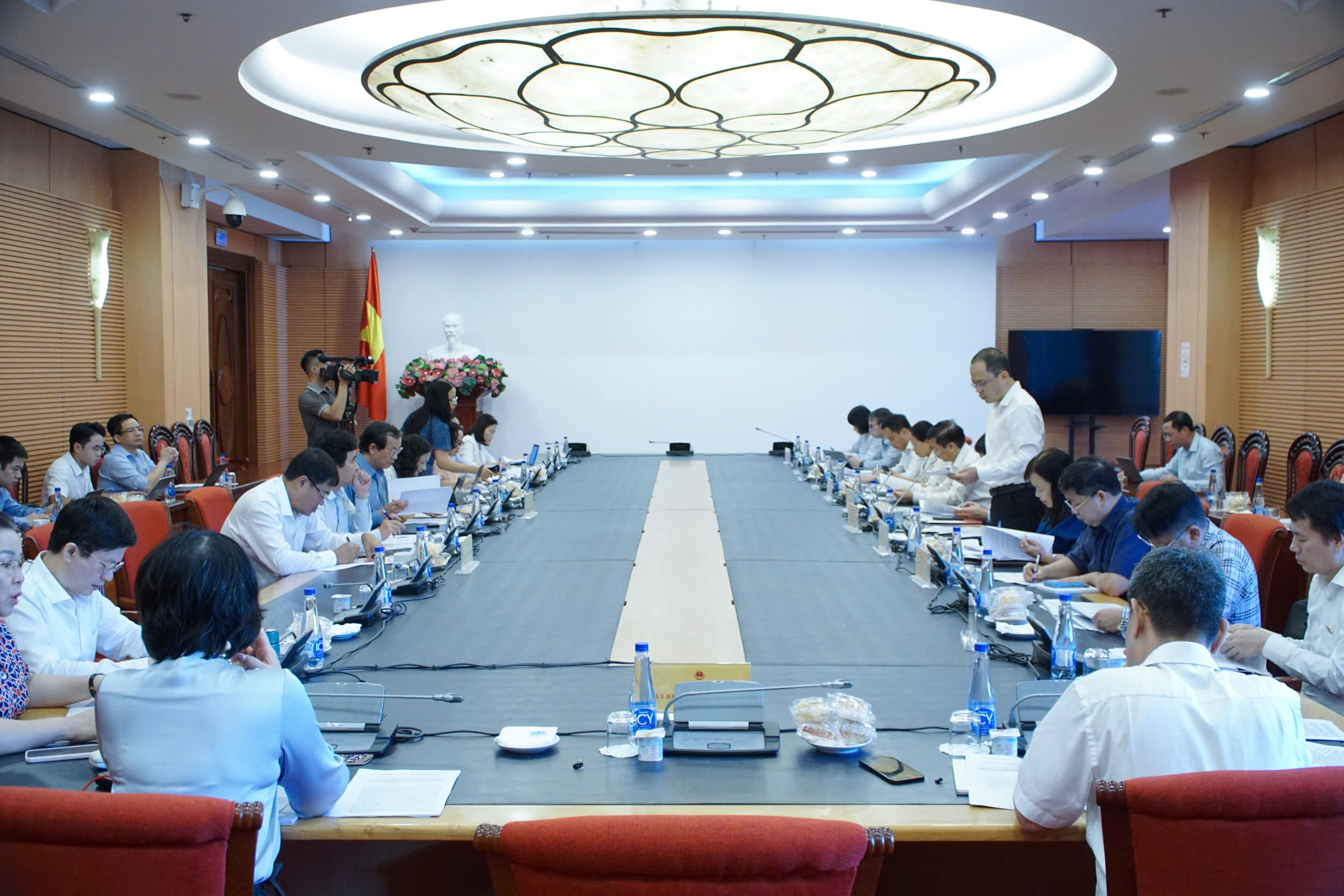 Phát triển giáo dục và đào tạo: Sử dụng nhiều từ "đặc thù" nhưng đâu là chính sách đặc thù?- Ảnh 2. Phát triển giáo dục và đào tạo: Sử dụng nhiều từ "đặc thù" nhưng đâu là chính sách đặc thù?- Ảnh 2.