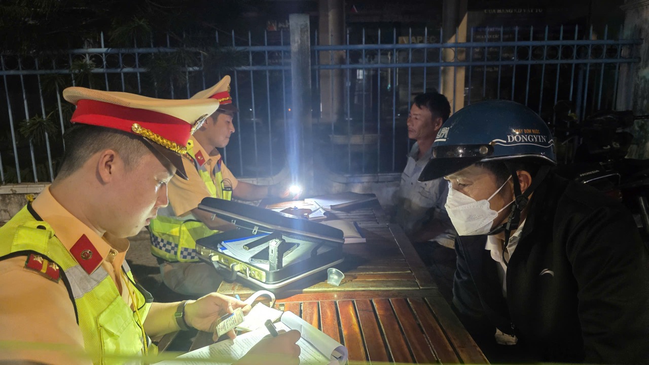 Thành lập 8 tổ công tác xử lý vi phạm nồng độ cồn tại Quảng Trị- Ảnh 2. Thành lập 8 tổ công tác xử lý vi phạm nồng độ cồn tại Quảng Trị- Ảnh 2.