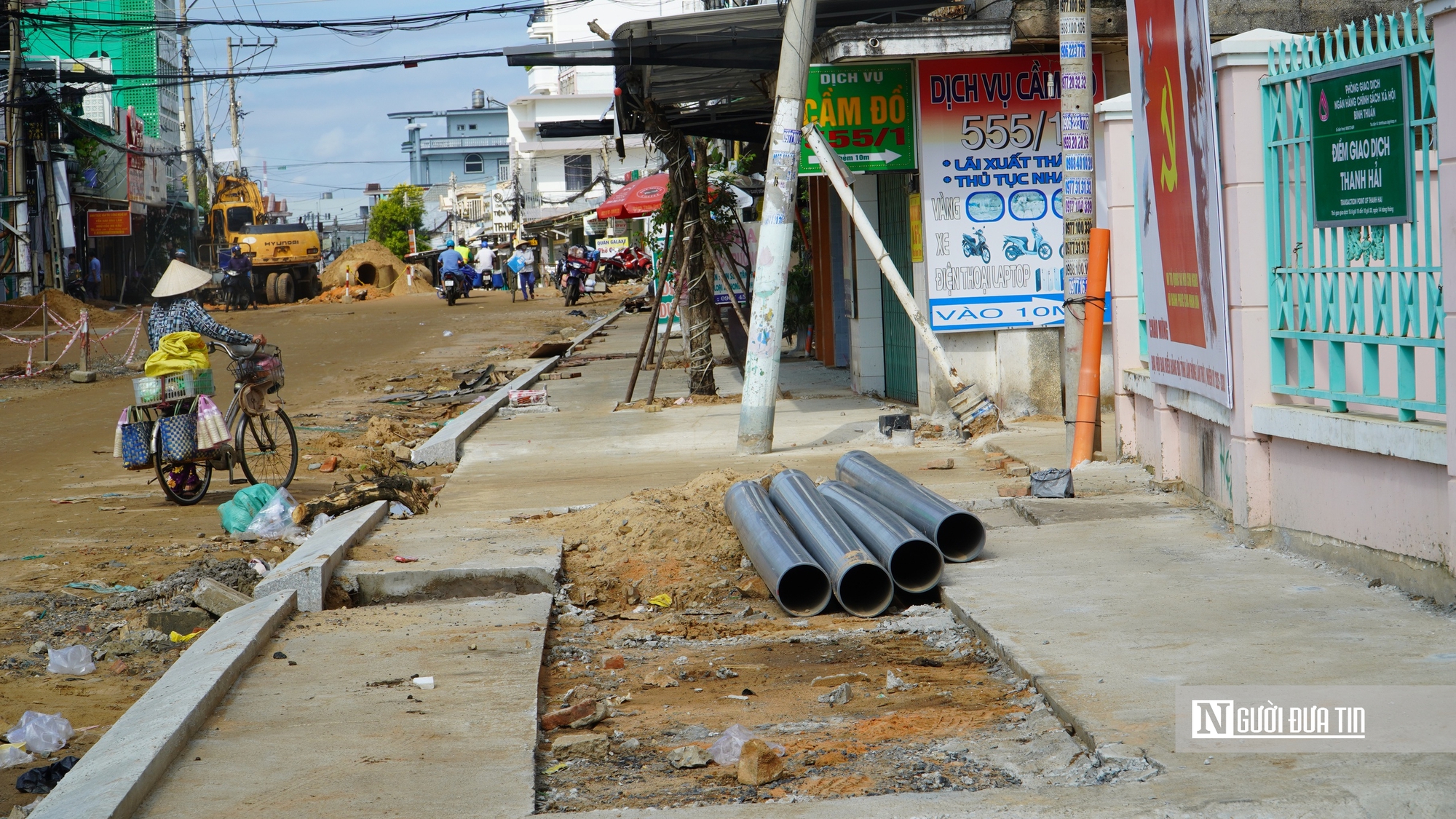 Ám ảnh khói bụi mù mịt trên tuyến đường "huyết mạch du lịch", thi công chậm tiến độ ở Lâm Đồng- Ảnh 6. Ám ảnh khói bụi mù mịt trên tuyến đường "huyết mạch du lịch", thi công chậm tiến độ ở Lâm Đồng- Ảnh 6.