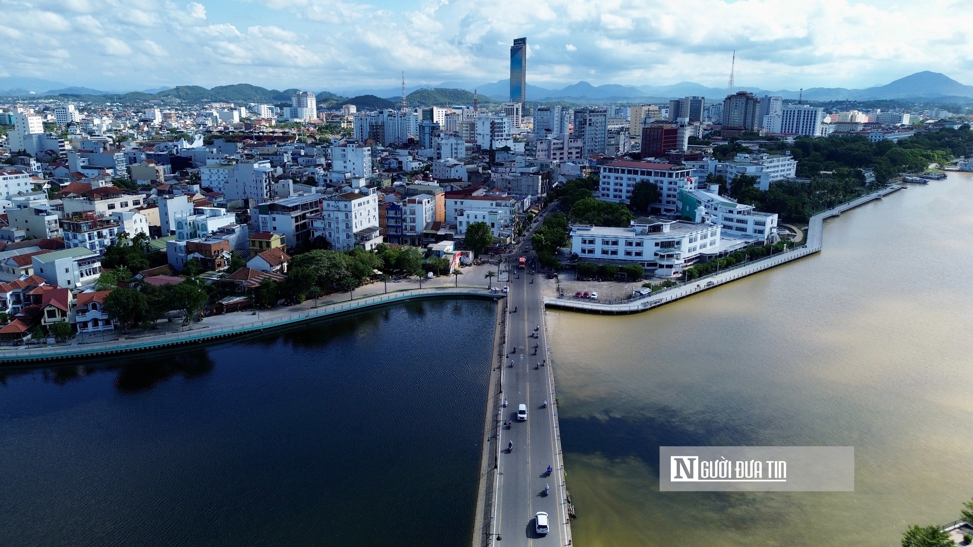 Đường đi bộ ven sông Hương có mức đầu tư hơn 35 tỷ đồng khi nào thì hoàn thành?- Ảnh 1. Đường đi bộ ven sông Hương có mức đầu tư hơn 35 tỷ đồng khi nào thì hoàn thành?- Ảnh 1.