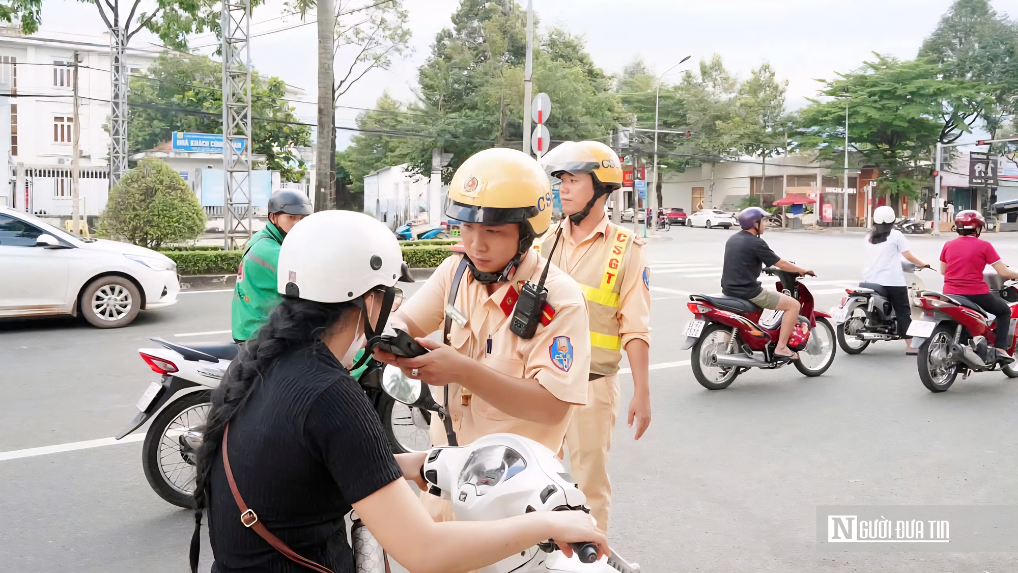 Tưởng uống ít không sao, nhiều người ở Đồng Nai "méo mặt" khi bị tước bằng lái trong đêm- Ảnh 1. Tưởng uống ít không sao, nhiều người ở Đồng Nai "méo mặt" khi bị tước bằng lái trong đêm- Ảnh 1.
