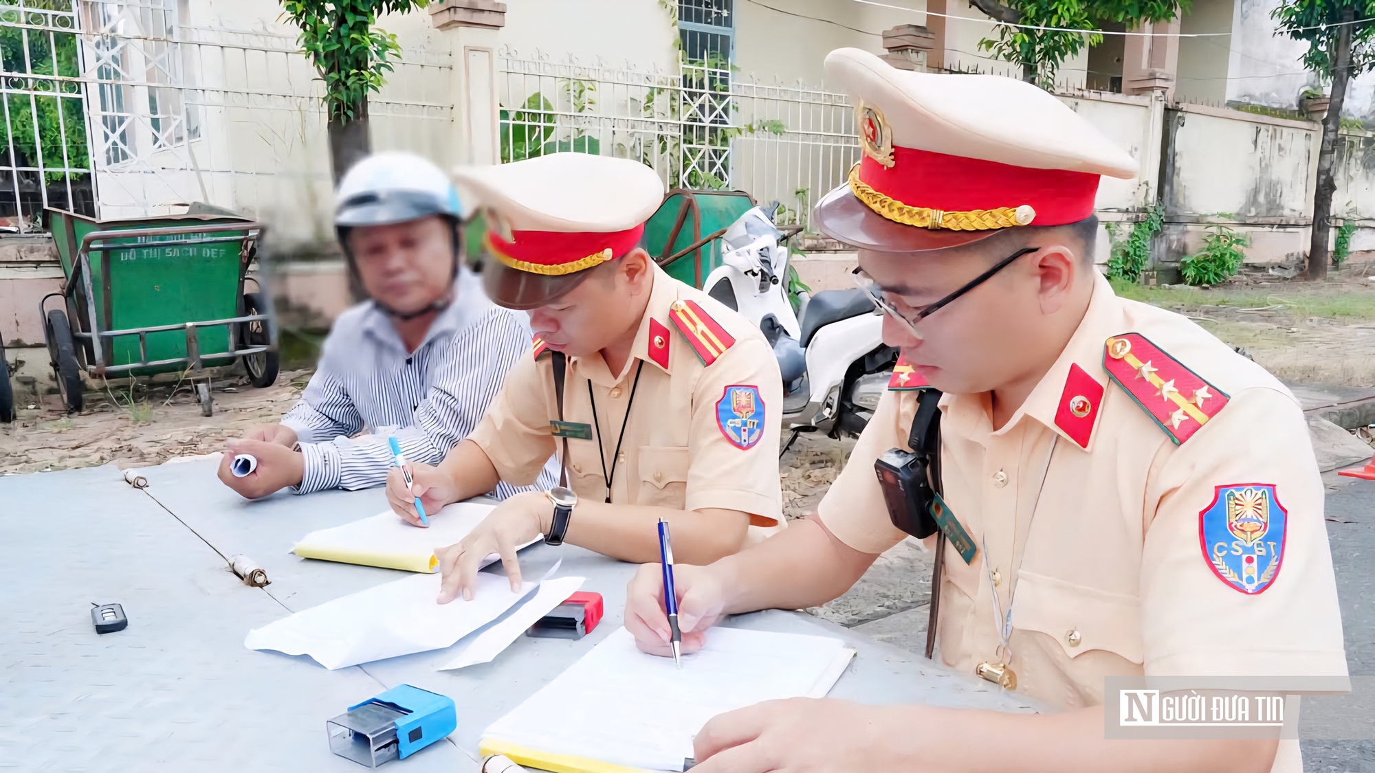 Tưởng uống ít không sao, nhiều người ở Đồng Nai "méo mặt" khi bị tước bằng lái trong đêm- Ảnh 3. Tưởng uống ít không sao, nhiều người ở Đồng Nai "méo mặt" khi bị tước bằng lái trong đêm- Ảnh 3.