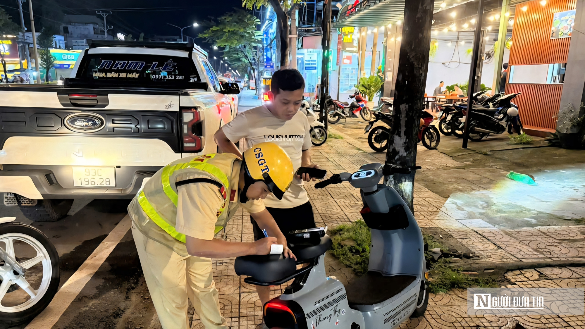 Tưởng uống ít không sao, nhiều người ở Đồng Nai "méo mặt" khi bị tước bằng lái trong đêm- Ảnh 8. Tưởng uống ít không sao, nhiều người ở Đồng Nai "méo mặt" khi bị tước bằng lái trong đêm- Ảnh 8.