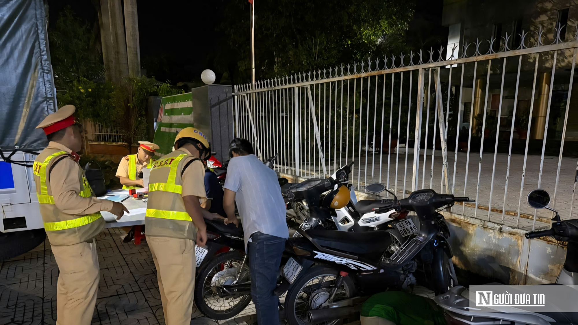 Tưởng uống ít không sao, nhiều người ở Đồng Nai "méo mặt" khi bị tước bằng lái trong đêm- Ảnh 12. Tưởng uống ít không sao, nhiều người ở Đồng Nai "méo mặt" khi bị tước bằng lái trong đêm- Ảnh 12.
