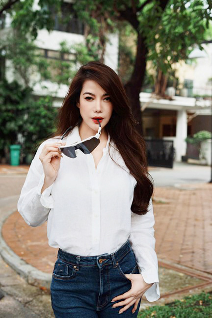Diễn viên Trương Ngọc Ánh gây chú ý khi công khai thân mật bên người đàn ông lạ- Ảnh 6. Diễn viên Trương Ngọc Ánh gây chú ý khi công khai thân mật bên người đàn ông lạ- Ảnh 6.