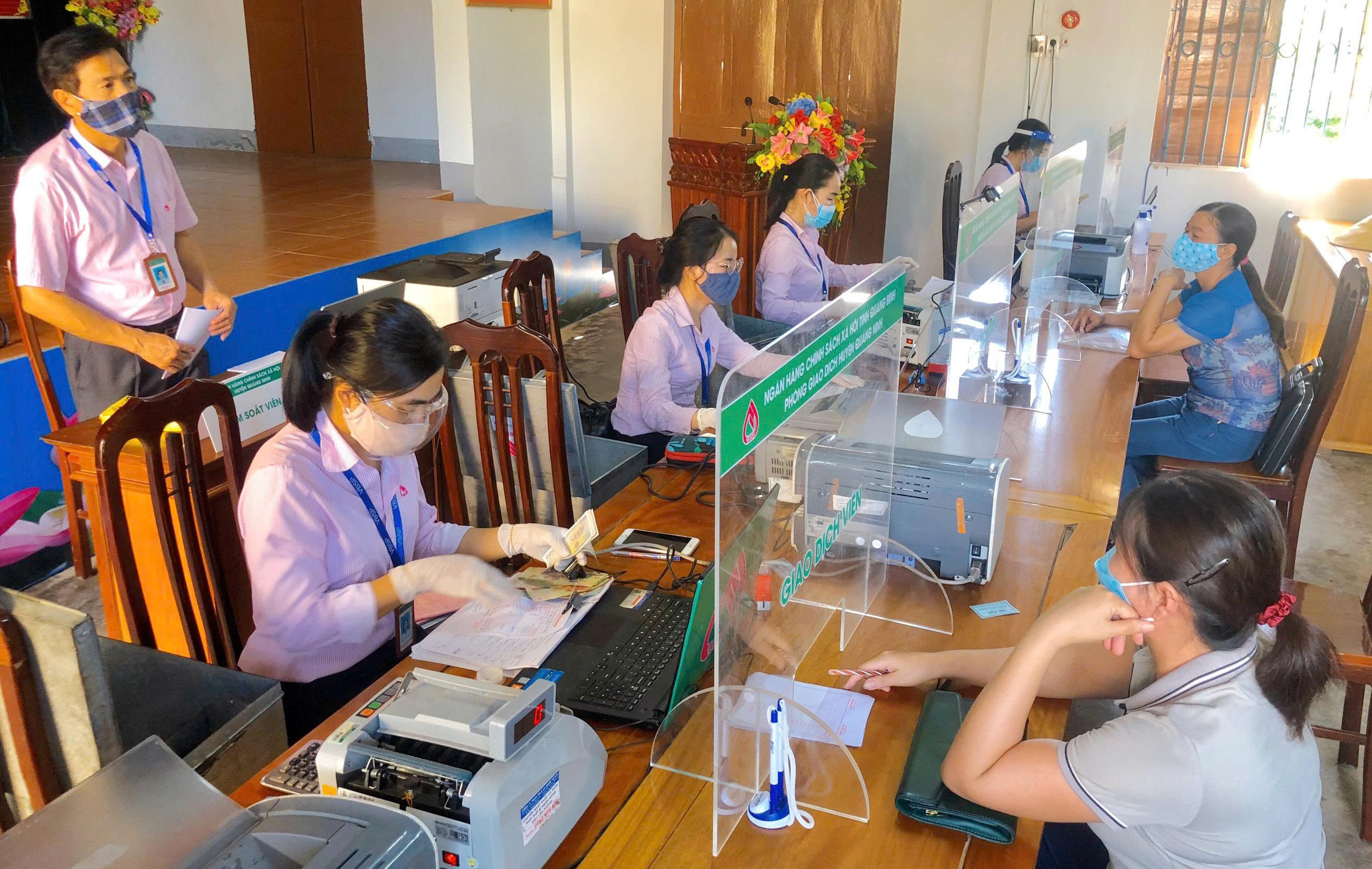 Quảng Ngãi bổ sung hơn 497 tỷ đồng nguồn vốn ủy thác cho vay giải quyết việc làm- Ảnh 1.