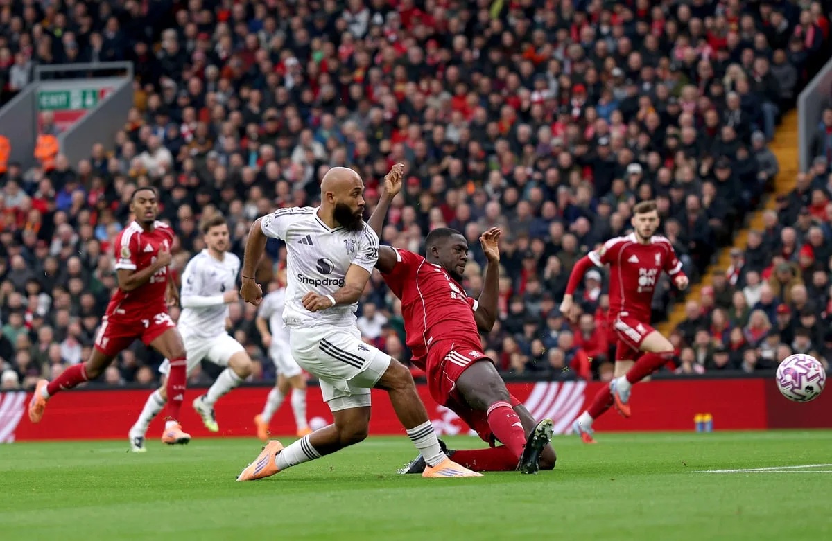 CĐV Liverpool nói gì sau trận thua cay đắng Man Utd? - Ảnh 2. CĐV Liverpool nói gì sau trận thua cay đắng Man Utd? - Ảnh 1.