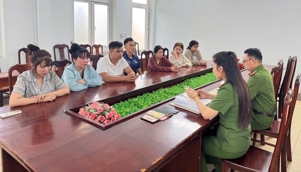 Cảnh giác thủ đoạn mua bán người núp bóng cơ sở kinh doanh dịch vụ giải trí - Ảnh 1.