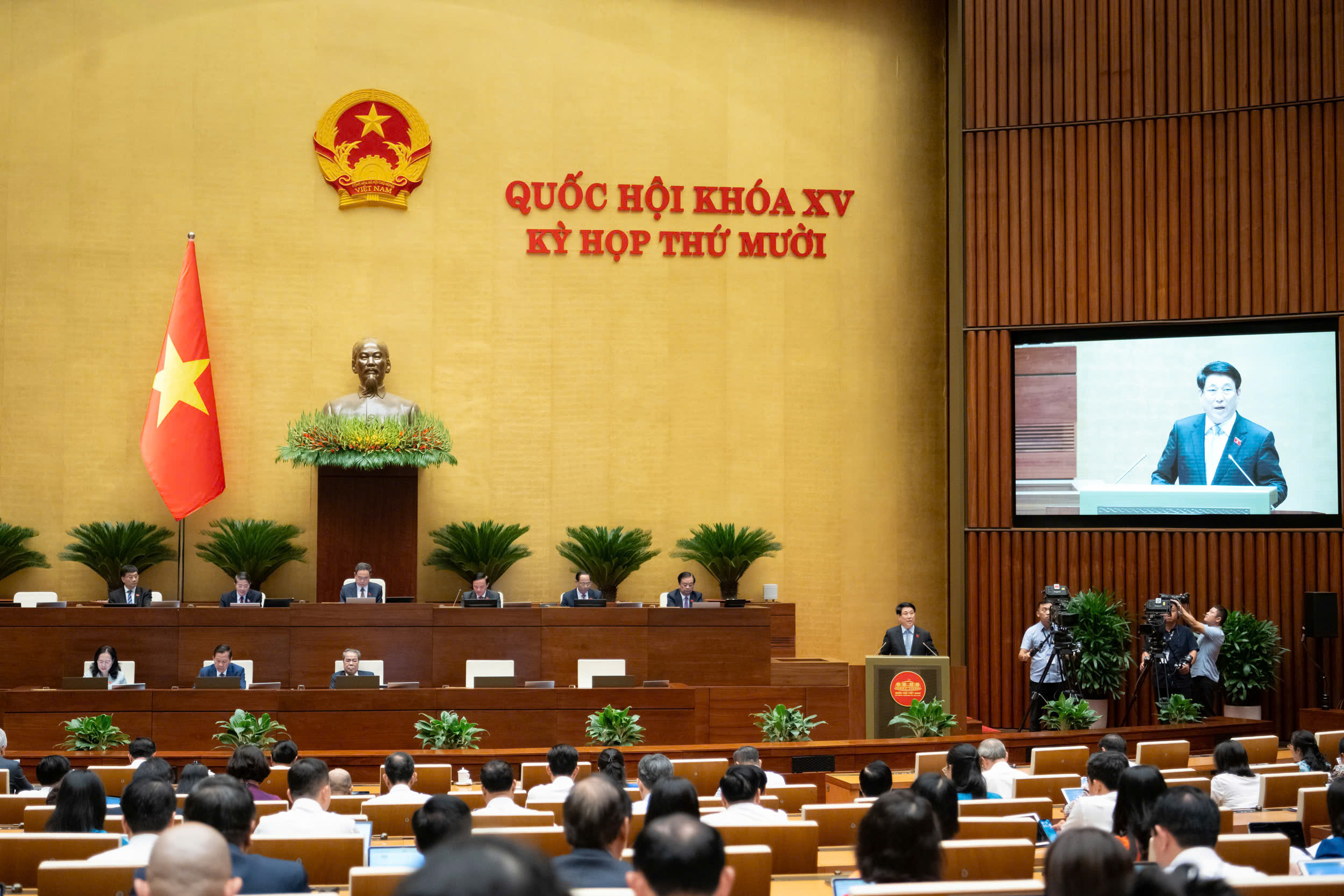 Một nhiệm kỳ đặc biệt với nhiều thay đổi nhân sự cấp cao - Ảnh 2.