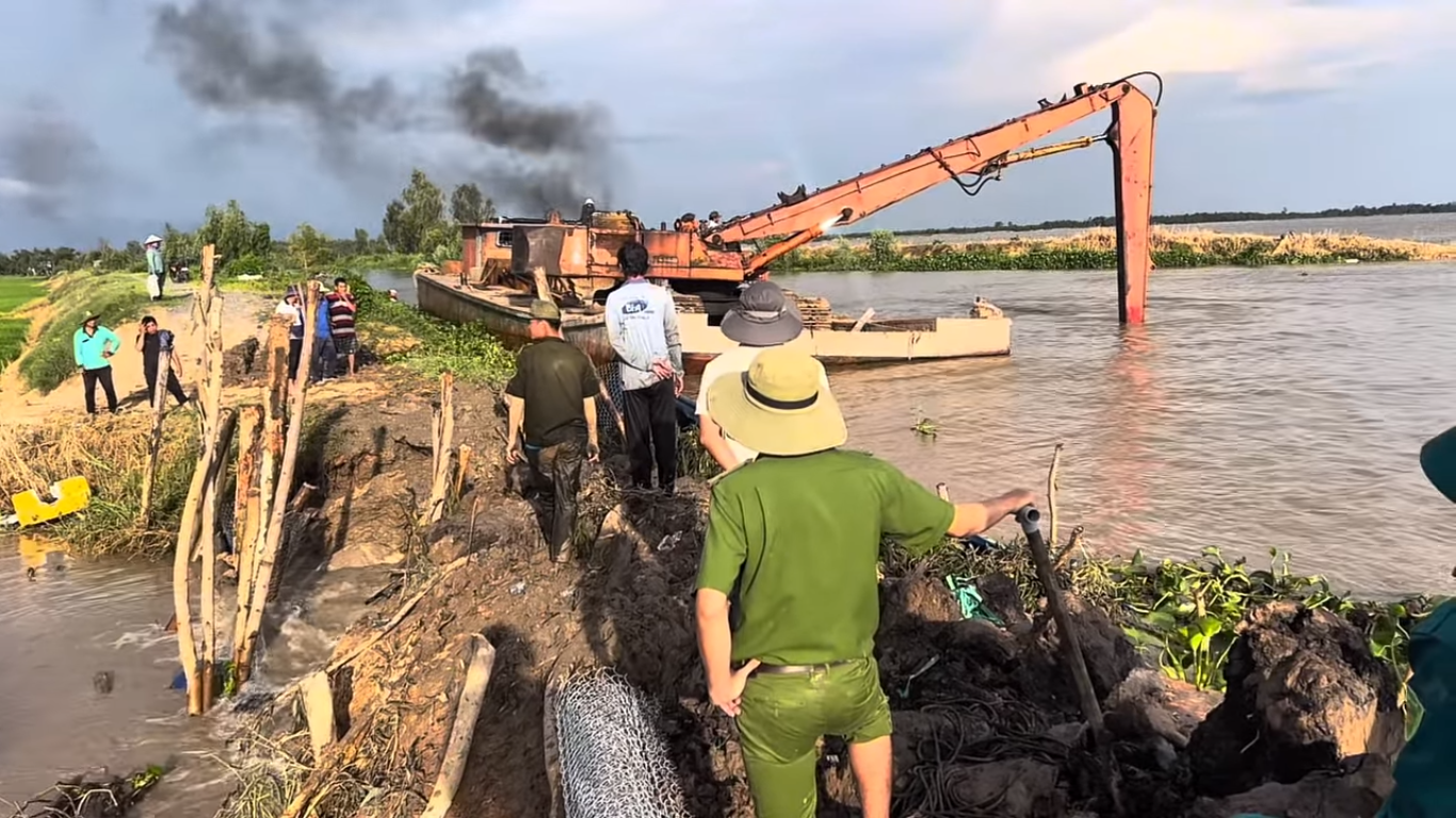 Nước lũ lên nhanh: Đồng Tháp Mười Tây Ninh căng mình chống đỡ - Ảnh 8.