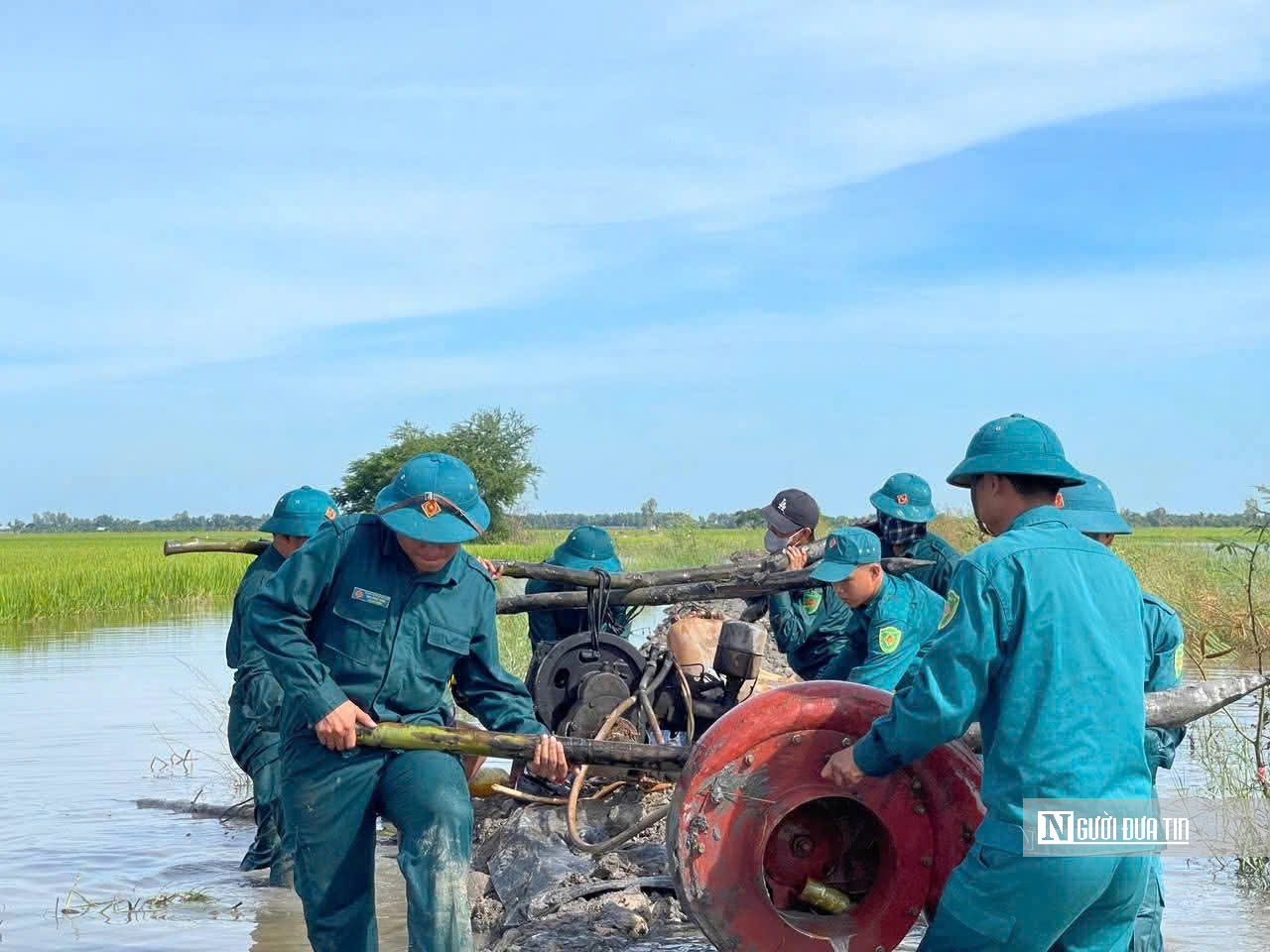 Nước lũ lên nhanh: Đồng Tháp Mười Tây Ninh căng mình chống đỡ - Ảnh 9.