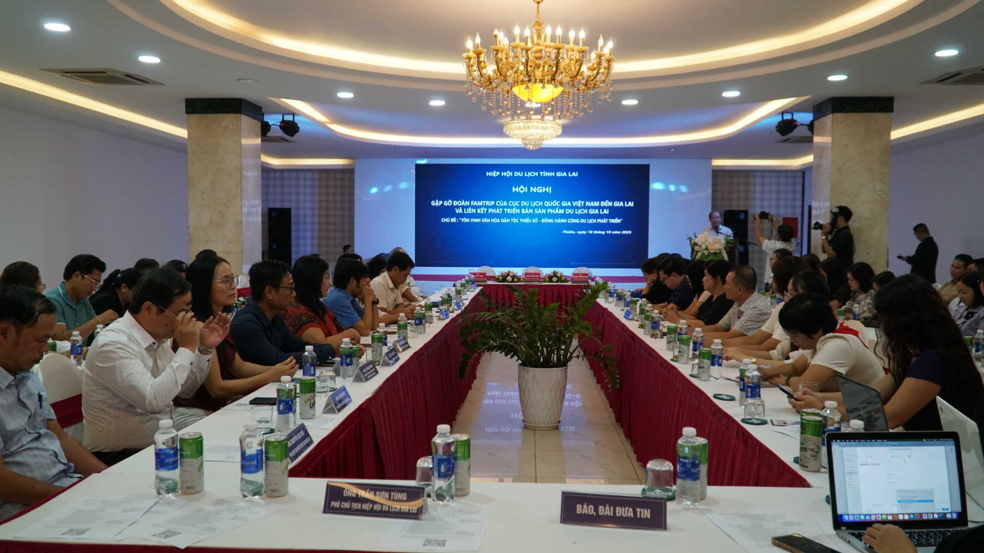 Vẽ lại "bản đồ du lịch" Gia Lai mới: Các doanh nghiệp, chuyên gia, nhà quản lý "hiến kế- Ảnh 2. Vẽ lại "bản đồ du lịch" Gia Lai mới: Các doanh nghiệp, chuyên gia, nhà quản lý "hiến kế- Ảnh 2.