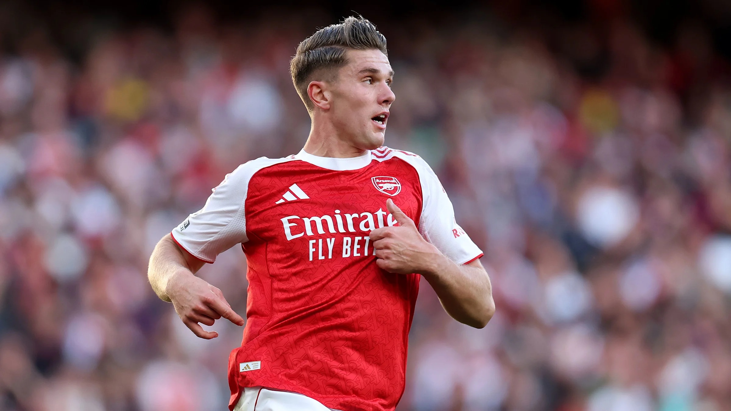 Vì sao Arsenal chọn Viktor Gyokeres thay vì Julian Alvarez? - Ảnh 1. Vì sao Arsenal chọn Viktor Gyokeres thay vì Julian Alvarez? - Ảnh 1.